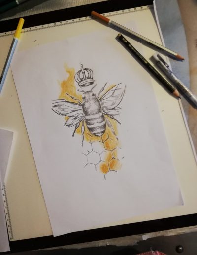 dessin reine des abeille et ruche aquarelle so-tattoo les essarts 85 en vendée