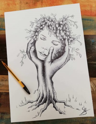 dessin tête avec les mains d'un arbre so-tattoo les essarts 85 en vendée