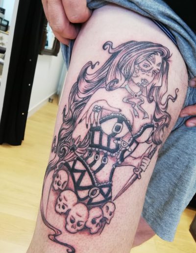 tatouage avec femme guerrière sexy so-tattoo les essarts 85
