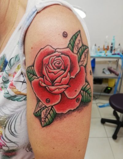 tatouage rose couleur so-tattoo les essarts 85