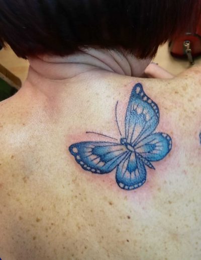tatouage papillon bleu so tattoo les essarts 85