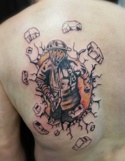 tatouage pompier mur briser so tattoo les essarts 85