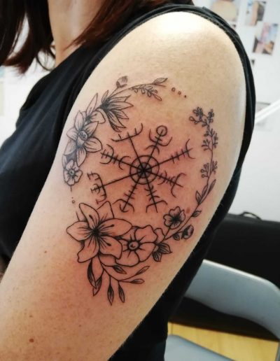 tatouage celte et fleur so tattoo les essarts 85