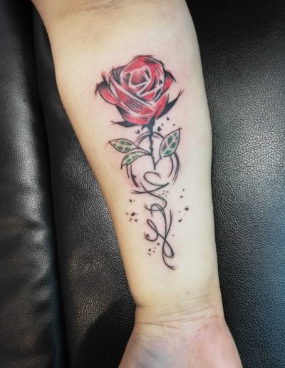 tatouage rose bras so tattoo les essart 85