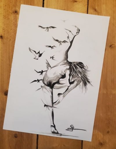 tatouage femme danse et oiseaux so tattoo les essarts 85